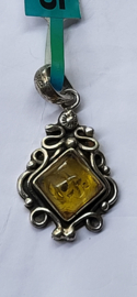 Zilver hanger met Barnsteen 4cm  9 gram. 2e gehalte.