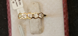 14 kr geel gouden dames rijring met 5x zirkonia maat 17,5  2,6 gram.