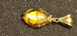 Gouden 14 kr hanger als  lieveheersbeestje  met citrien 3.7 bij 1.6 cm.