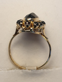 Gd damesring met granaat, 14 krt. ,maat 18, kopmaat 13/20 mm, 4.4 gram