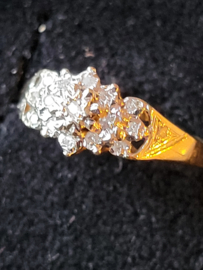 Diamant ring geelgoud met witgoudem kop klassiek. maat 17.