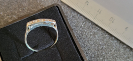 Wit gouden dames rijring redelijke staat 5x briljant 0.08 crt  maat 16.5 .