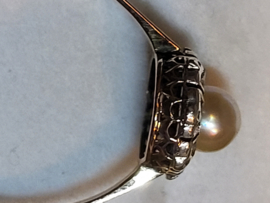 Antiek klassieke ring  met natuur parel en diamant maat 17 1.5 gram 14 kr.