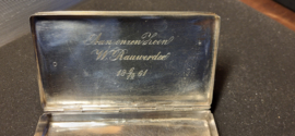 Zilveren tabaksdoos  12,5/7,5/2,5 cm C van Dam Kooiman 1855  140 gram.
