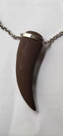 Zilver houden hanger bezet streepagaat en citrien met anker collier.