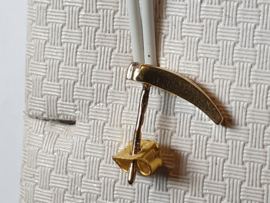 14 kr gouden oorstekers met briljant 12 mm lang 4 mm breed