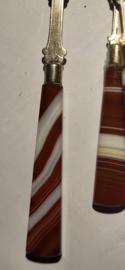 2x Zilver vleesvork en 1 zilver cake vork met agaat heften. 16 cm en20 cm.