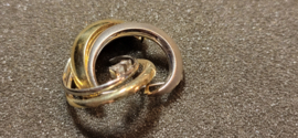 Gouden jaren 50 broche met 2x diamant 5,5 gram 3.5 cm. 2 kleuren 14 kr.