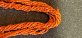 Lang 5 strengs bloedkoraal chanel collier 1 meter in elkaar gedraaid topkleur.
