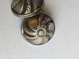 Mooi set zilveren knoopjes rond 1820 Keur G A  streek ombekend. 15 mm