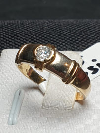 Twee kleuren 14 kr gouden ring met centrale briljant van 0.25 crt vvsi  E coller