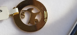 14 kr gouden sterrenbeeld zwaar Steenbok 25 mm diameter 3,8 gram.