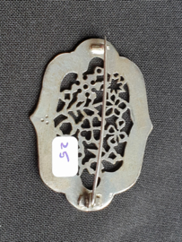 Zilver broche  5 cm gravering bloem uitgezaagd.