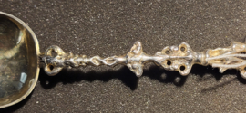 Denk huwelijks lepel meesterteken E S  2e gehalte bak verguld  48 cm.