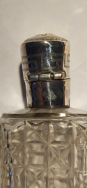 Kristal Geurfles met zilver beslag 9 cm hoog  nette staat. glas nieuwstaat.