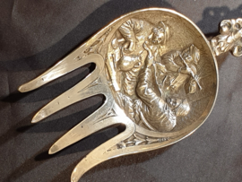 Grote siervork 27 bij 7 cm 120 gram  maker onbekend