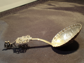 Oude room lepel zilver schild en voorstelling Molen 25 gram 13 cm