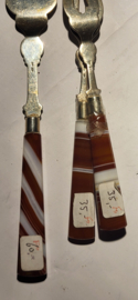 2x Zilver vleesvork en 1 zilver cake vork met agaat heften. 16 cm en20 cm.