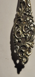 Hollandse druk bewerkte cakeschep zilver 21 cm 43 gram 1954 (3) .