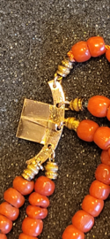 Antiek bloedkoraal hals collier mooie kleur 43 cn 5 rijen 4,2 mm kraal.