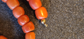 Nooie dikke steng bloedkoraal 8 mm 40cm geen slot 41 gram topkleur.