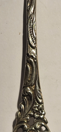 Hollandse druk bewerkte cakeschep zilver 21 cm 43 gram 1954 (3) .