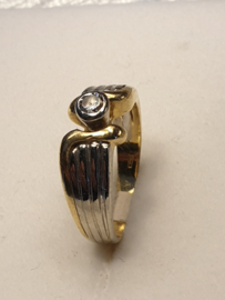 Bi-collar 14 krt damesring met briljant 0.10crt. gedragen, maat 18.5, 8mm