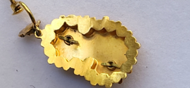 Antiek essen oorbellen goud 14 kr 3 cm lang  18 mm breed 7 gram schroefhaak.