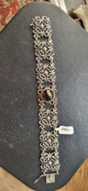 Antieke zilver schakelarmband met antieke granaat. 20 cm 2,5 breed 39 gram.
