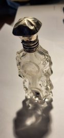 Kristal Geurfles met zilver beslag 11 cm hoog nette staat.