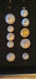 Een leuke set 18e eeuw zilveren knopen uit hele land 15mm/7 mm.