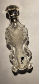 Kristal Geurfles met zilver beslag 11 cm hoog nette staat.