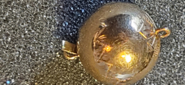 Gouden bal sluitng 15 mm voor klederdracht.
