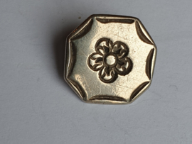zilver streeksieraad platte knoop gelderland  18e eeuw lot 24 17 mm met keuren