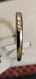 Mooie degelijke wit gouden dames rijring met 9x diamant maat 18.