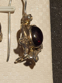 Zilver oorbellen met haak en Ametisht en hier en daar diamant 3 cm/1,9 cm.