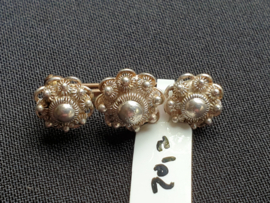 Broche van 3 zeeuwse knopen zilver. 3,5 cm