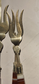 2x Zilver vleesvork en 1 zilver cake vork met agaat heften. 16 cm en20 cm.