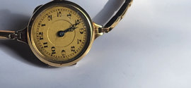 Antiek gouden dameshorloge met verende rekband en kast diameter 2 cm