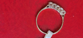 Witgouden rijring met 5 briljanten 0,45 crt  maat 16,5