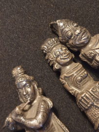 3 Indonesisch zilver beeldjes 3 bij 7 cm 50 gram