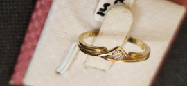 Geel  gouden14 kr  dames ring met briljant 0.08 crt maat 18 .
