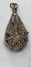 Oud zilver filigrain hanger met bloedkoraal 3,5 cm