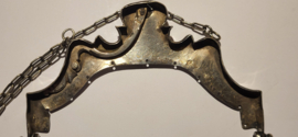 Papagaaien beugel met ketting zilver1832  F.J. Zwolle 128 gram.