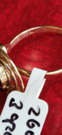 Gouden damesring met granaat appart model hand gemaakt  maat 18.