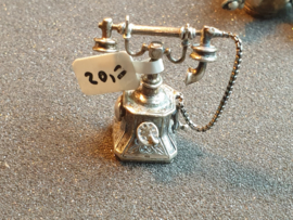 Zilveren oudedraai telefoon  16 gram 4 cm hoog.