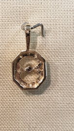 Leuk klein Briljant goud 9 diamantjes  12 bij 9 mm 1.2 gram