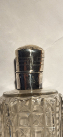 Kristal Geurfles met zilver beslag 9 cm hoog  nette staat. glas nieuwstaat.