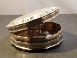 Antiek zilver Pillendoosje  1925 rest niet leesbaar 5/5 cm