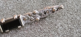 Zilver broche  met onyx en markesiet  6 cm .